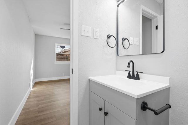 124 Bluebird Circle, Denton, TX 76209