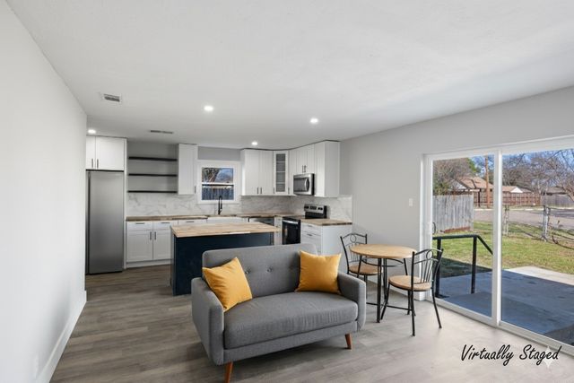 124 Bluebird Circle, Denton, TX 76209