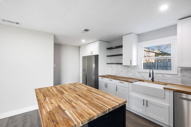 124 Bluebird Circle, Denton, TX 76209