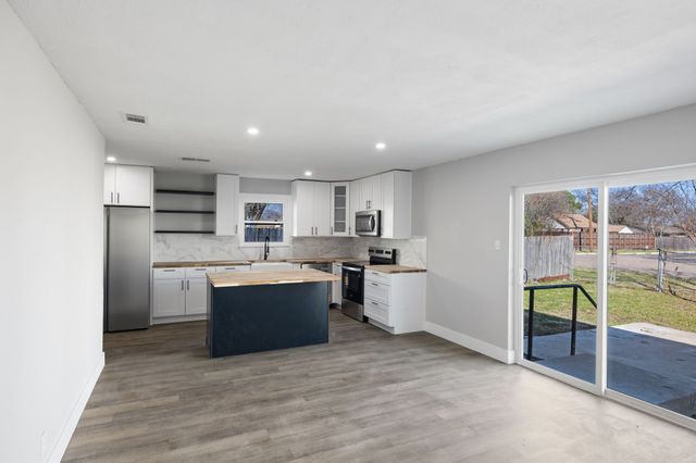 124 Bluebird Circle, Denton, TX 76209