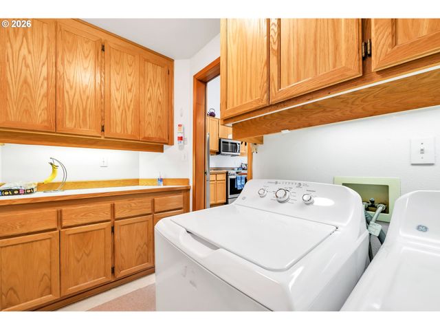 3959 EDDYSTONE Pl, Eugene, OR 97404