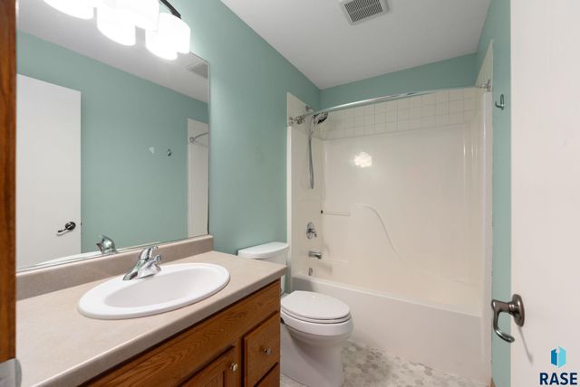 7825 W Stoney Creek St Street, Sioux Falls, SD 57106