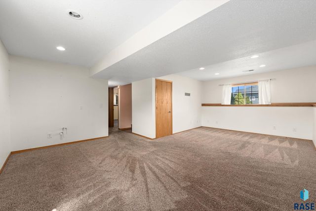 7825 W Stoney Creek St Street, Sioux Falls, SD 57106