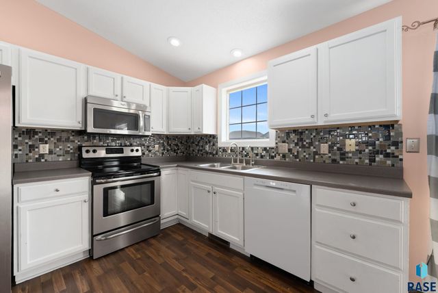 7825 W Stoney Creek St Street, Sioux Falls, SD 57106