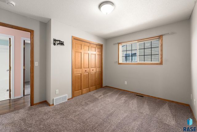 7825 W Stoney Creek St Street, Sioux Falls, SD 57106
