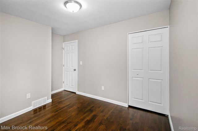 493 Luther Avenue, Pontiac, MI 48341
