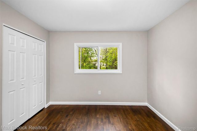 493 Luther Avenue, Pontiac, MI 48341
