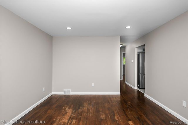 493 Luther Avenue, Pontiac, MI 48341