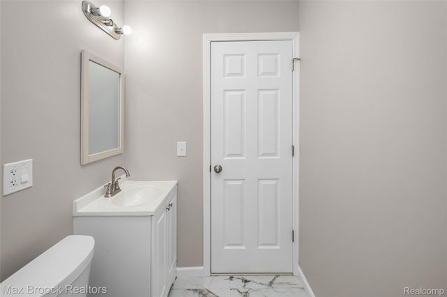 493 Luther Avenue, Pontiac, MI 48341