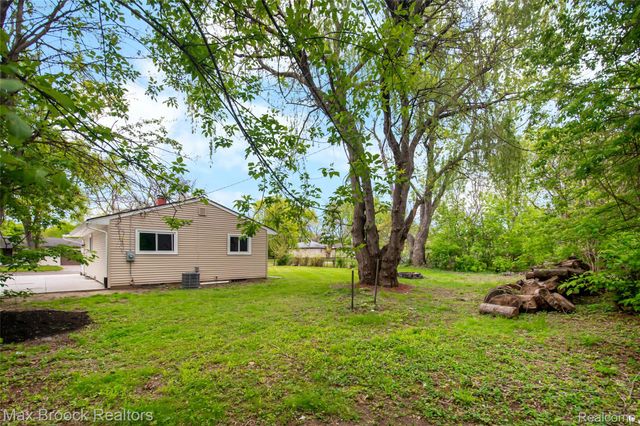 493 Luther Avenue, Pontiac, MI 48341