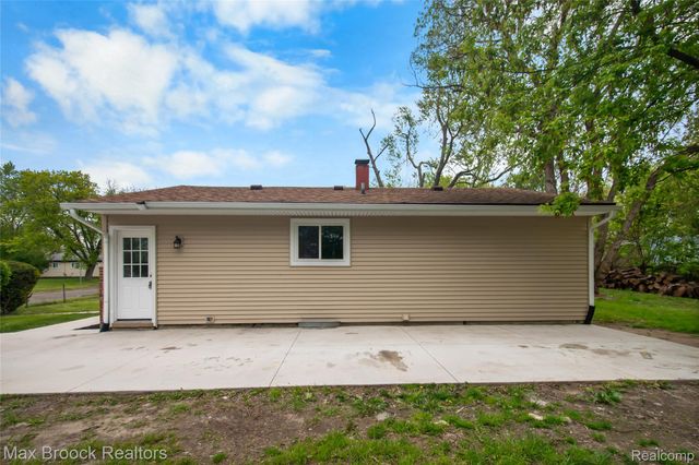 493 Luther Avenue, Pontiac, MI 48341