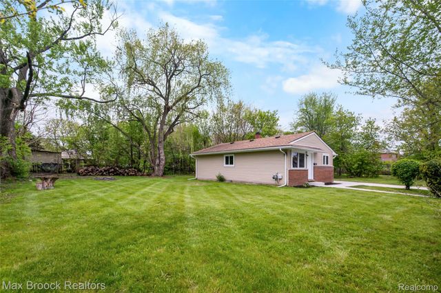 493 Luther Avenue, Pontiac, MI 48341