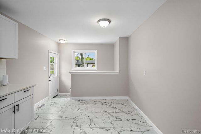 493 Luther Avenue, Pontiac, MI 48341