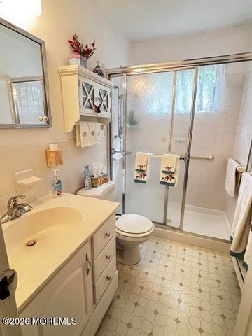 9 Louisiana Way, Whiting, NJ 08759