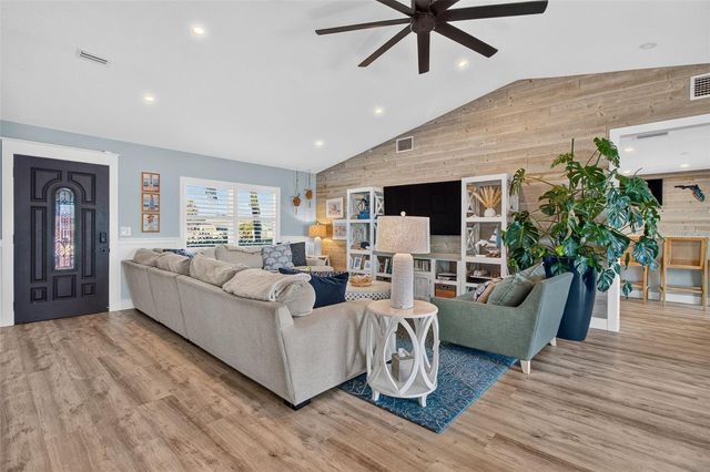 503 JOHNS PASS AVENUE, Madeira Beach, FL 33708