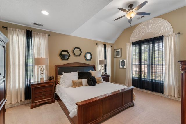 721 Oak Hill Lane, Pinehurst, TX 77362
