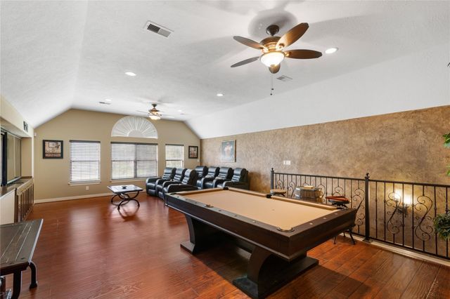 721 Oak Hill Lane, Pinehurst, TX 77362