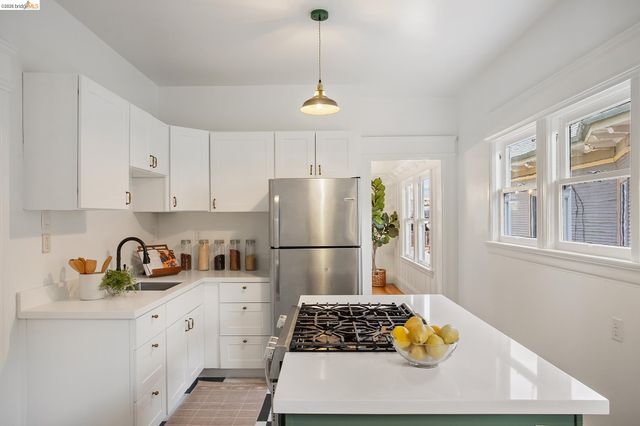 455 36Th St, Oakland, CA 94609
