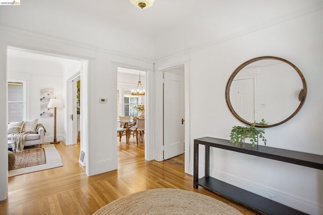 455 36Th St, Oakland, CA 94609