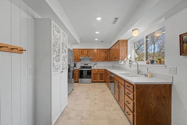 1619 E Terry Drive, Fayetteville, AR 72703