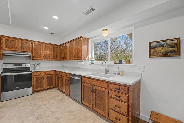 1619 E Terry Drive, Fayetteville, AR 72703