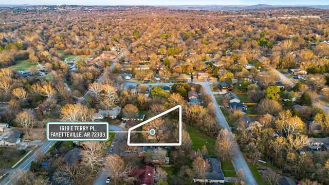 1619 E Terry Drive, Fayetteville, AR 72703