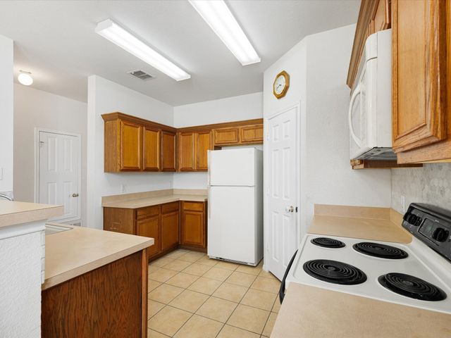 548 Linacre Drive, Fort Worth, TX 76036