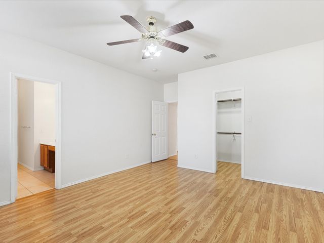 548 Linacre Drive, Fort Worth, TX 76036