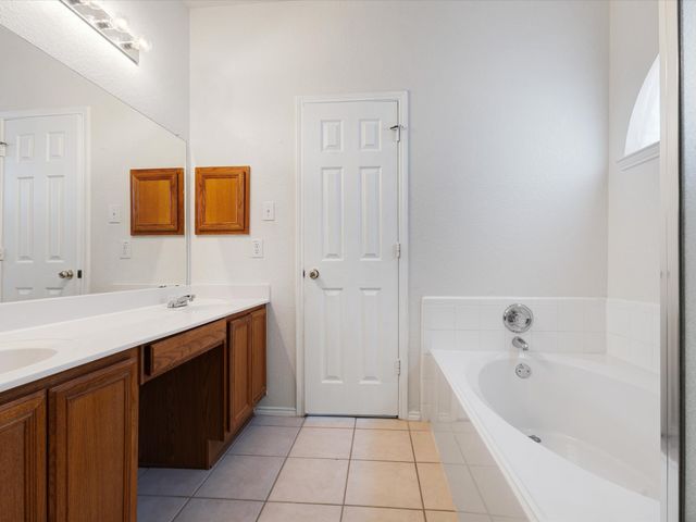 548 Linacre Drive, Fort Worth, TX 76036