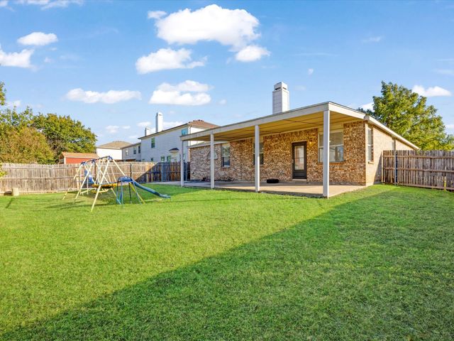 548 Linacre Drive, Fort Worth, TX 76036