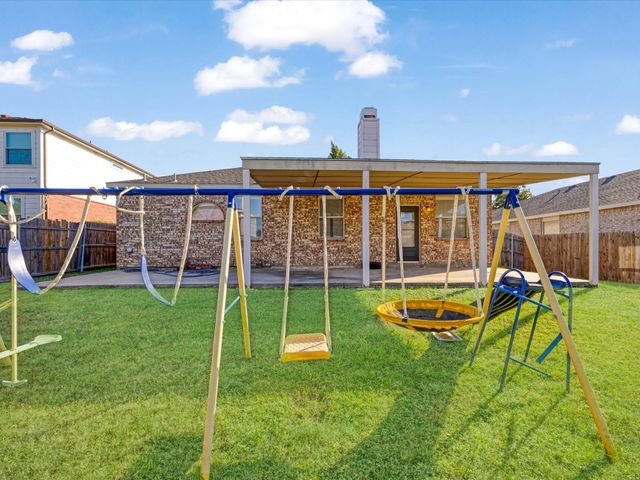 548 Linacre Drive, Fort Worth, TX 76036