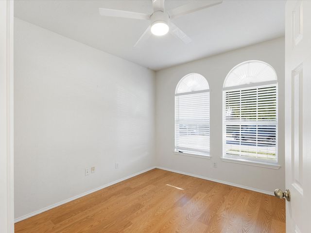 548 Linacre Drive, Fort Worth, TX 76036