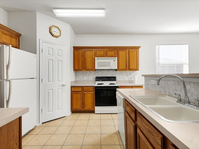 548 Linacre Drive, Fort Worth, TX 76036