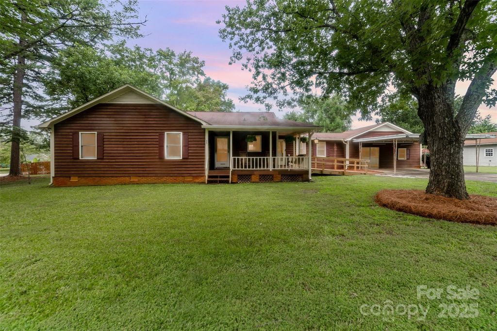 700 Chestnut Lane, Matthews, NC 28104