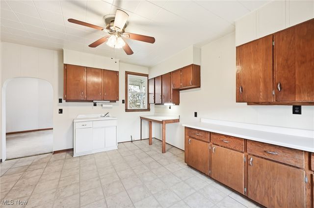 218 S Lincoln Avenue, Lisbon, OH 44432