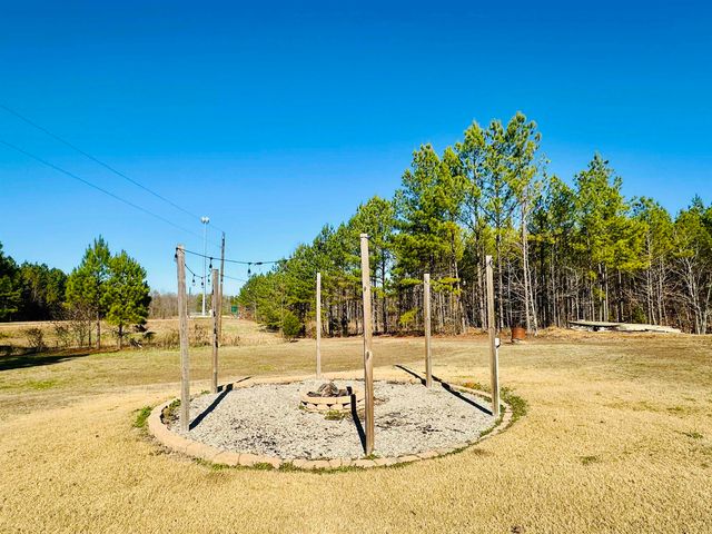 3566 142 HWY, Selmer, TN 38375