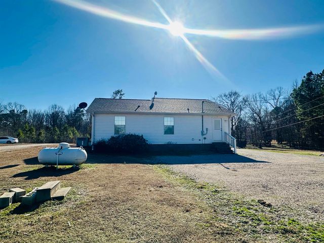3566 142 HWY, Selmer, TN 38375