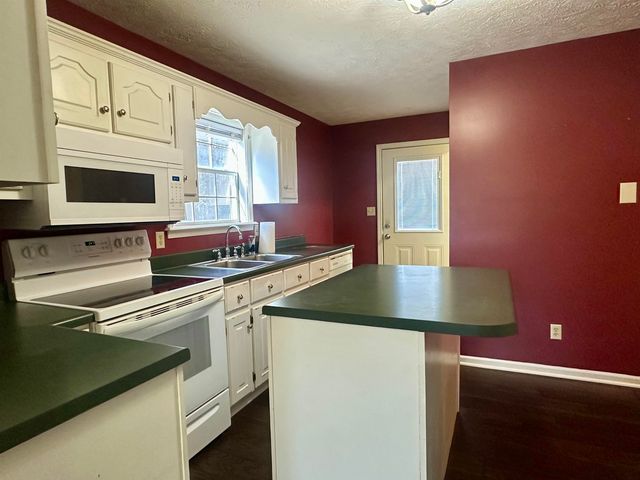 3566 142 HWY, Selmer, TN 38375