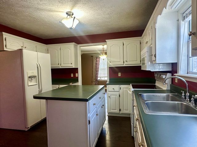 3566 142 HWY, Selmer, TN 38375