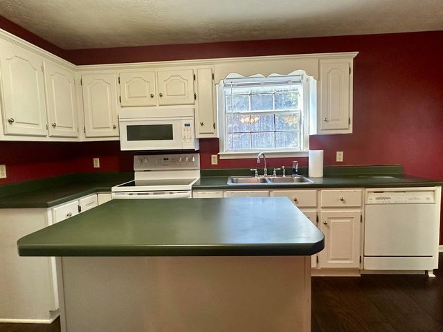 3566 142 HWY, Selmer, TN 38375