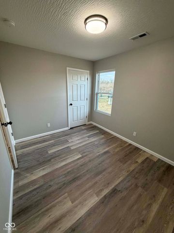 391 Country Manor Street, North Vernon, IN 47265
