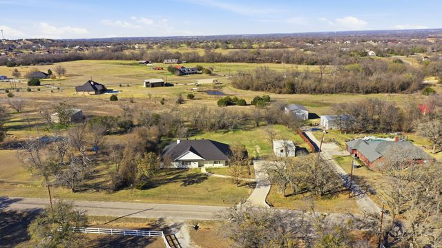 321 E Woody Creek Court, Springtown, TX 76082