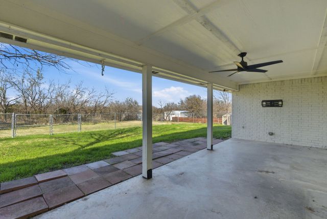 321 E Woody Creek Court, Springtown, TX 76082