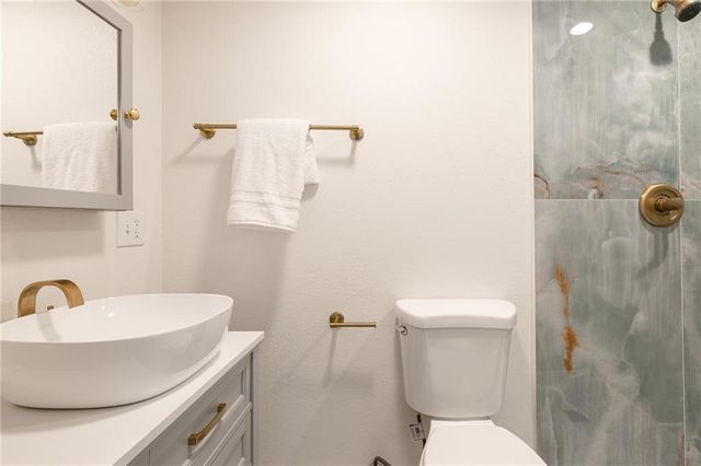 3219 Charlotte Street, Kansas City, MO 64109