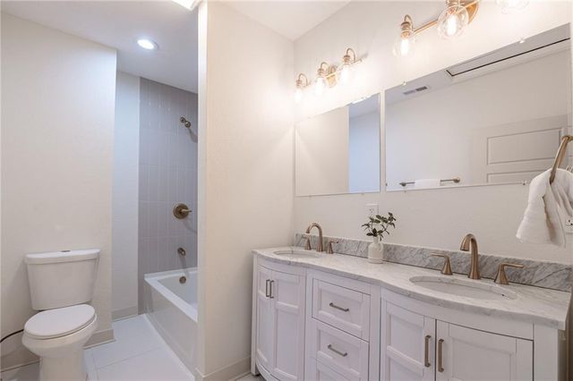 3219 Charlotte Street, Kansas City, MO 64109