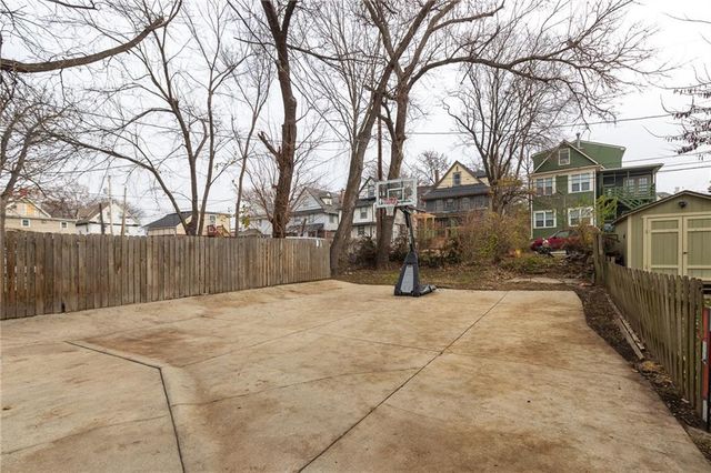 3219 Charlotte Street, Kansas City, MO 64109