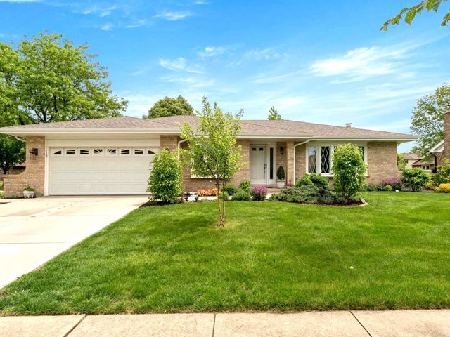 8129 Middlebury Avenue, Woodridge, IL 60517