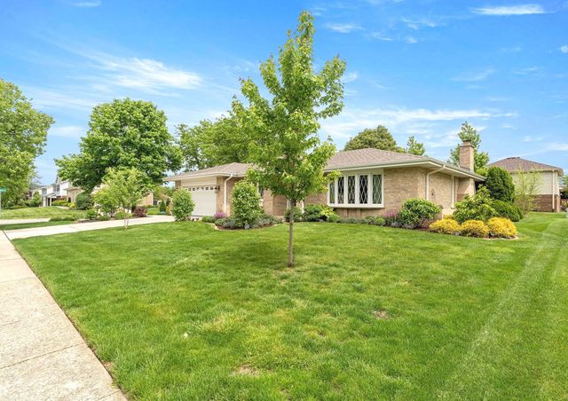 8129 Middlebury Avenue, Woodridge, IL 60517