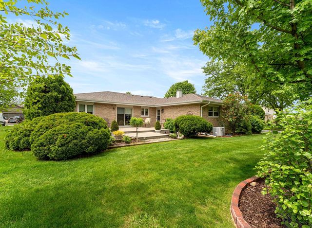 8129 Middlebury Avenue, Woodridge, IL 60517