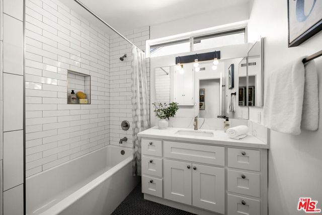 2926 S Bentley Avenue, Los Angeles, CA 90064